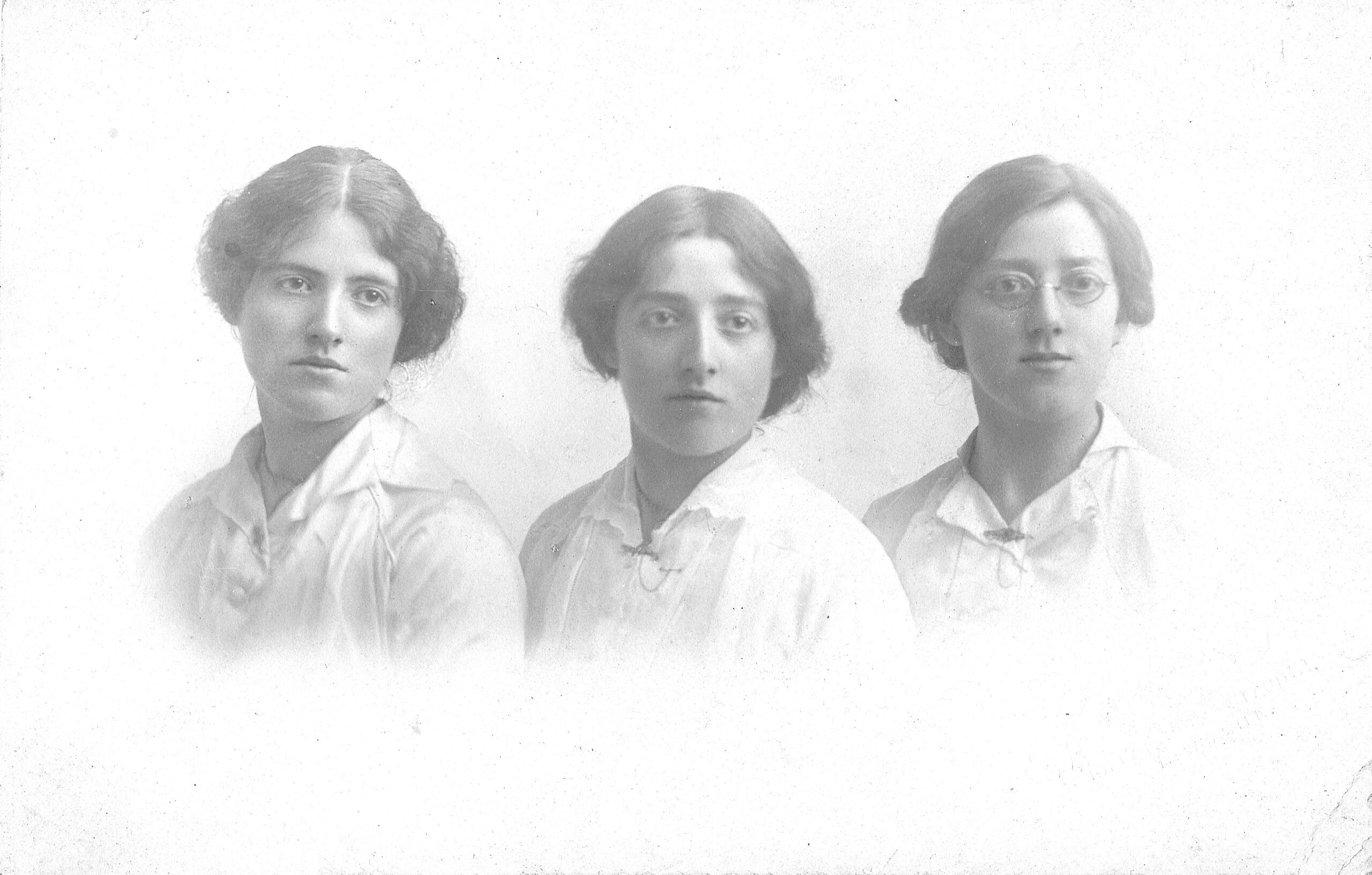 Sisters Dora, Lizzie and Mary Gilhome